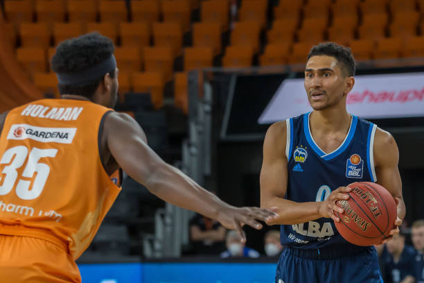 而贝尔则凭 而贝尔则凭